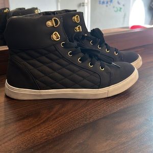 Shoedazzle size 8 ankle sneakers